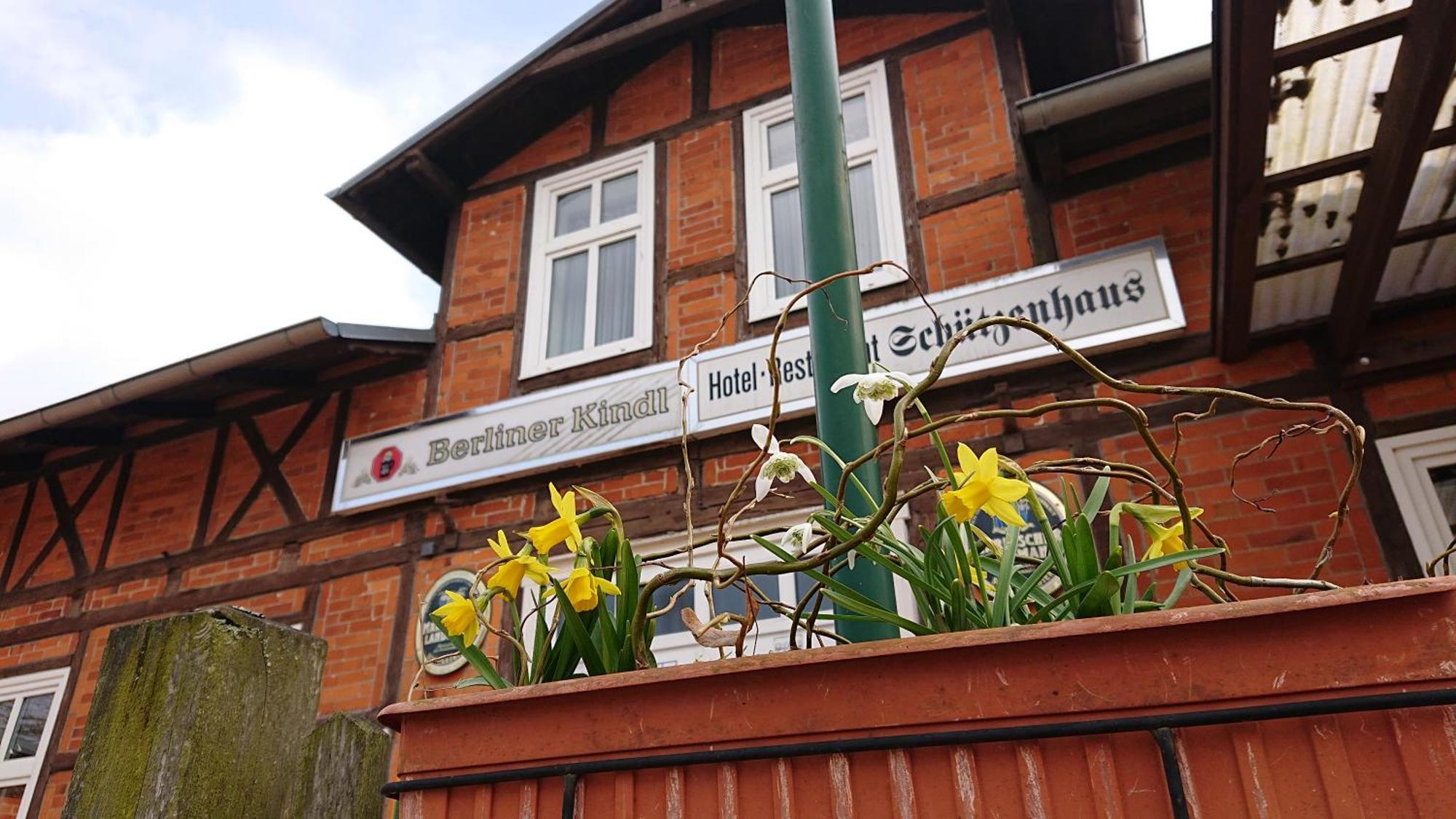 Hotel Schuetzenhaus Lenzen Bagian luar foto